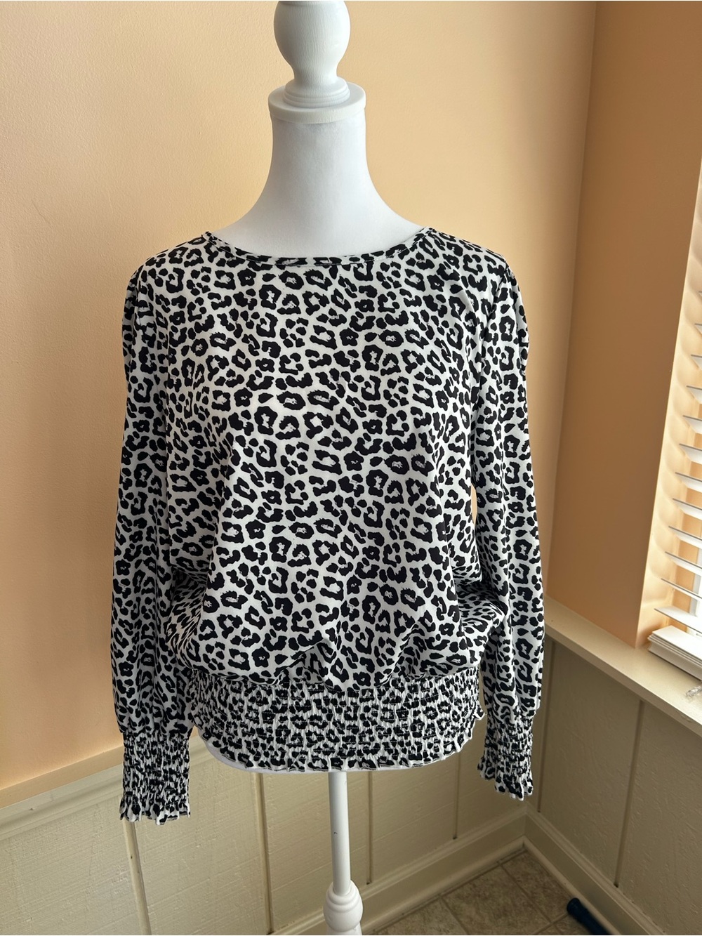 Leopard Print Long-Sleeve Pullover Top - Black & White